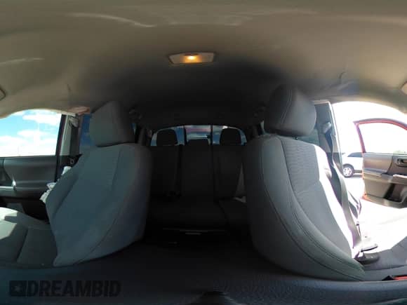 2016 Toyota Tacoma SR5 с VIN 5TFAX5GN2GX059826, выставлен на аукционе IAAI как лот 42032005 с пробегом 209 271 миль миль и . История ставок и продаж доступна на DreamBid. Изображение 18.