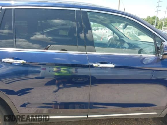 2022 Honda Pilot Touring 7-Passenger z VIN 5FNYF5H61NB019768, wystawiony jako IAAI lot #42438780 z przebiegiem Nie podano mil oraz . Historia ofert i sprzedaży dostępna na DreamBid. Obrazek 14.