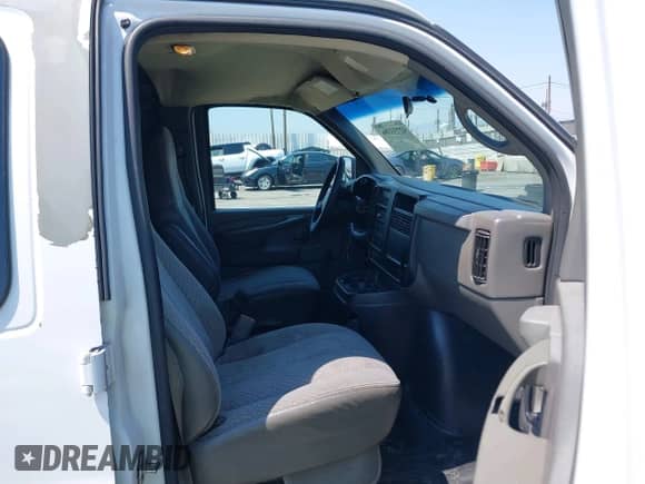 2005 Chevrolet Express Cargo с VIN 1GCGG29U851189140, выставлен на аукционе IAAI как лот 42733386 с пробегом 220 886 миль миль и . История ставок и продаж доступна на DreamBid. Изображение 5.