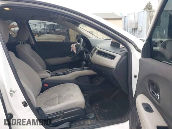 2020 Honda HR-V LX z VIN 3CZRU6H39LM716386, wystawiony jako IAAI lot #42574450 z przebiegiem 80 316 mil mil oraz . Historia ofert i sprzedaży dostępna na DreamBid. Obrazek 5.