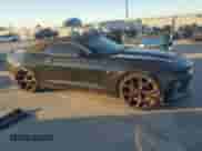 2018 Chevrolet Camaro 2SS z VIN 1G1FH3D7XJ0141020, wystawiony jako Copart lot #85850534 z przebiegiem 33 758 mil mil oraz Szkoda całkowita • Salvage title. Historia ofert i sprzedaży dostępna na DreamBid. Obrazek 4.