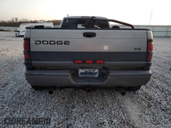 2000 Dodge 3500 с VIN 1B7MC33W5YJ150623, выставлен на аукционе Copart как лот 79188684 с пробегом 243 752 миль миль и На запчасти • Non repairable. История ставок и продаж доступна на DreamBid. Изображение 6.