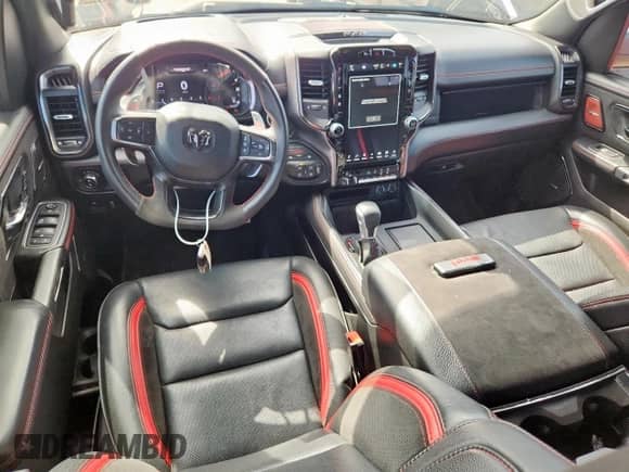 2024 Ram 1500 TRX z VIN 1C6SRFU98RN101711, wystawiony jako Copart lot #65978865 z przebiegiem 31 311 mil mil oraz Czysty tytuł • Clean title. Historia ofert i sprzedaży dostępna na DreamBid. Obrazek 8.