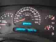 2003 Chevrolet Silverado 2500HD LT z VIN 1GCHK29U73E336640, wystawiony jako IAAI lot #43511993 z przebiegiem 96 231 mil mil oraz . Historia ofert i sprzedaży dostępna na DreamBid. Obrazek 7.