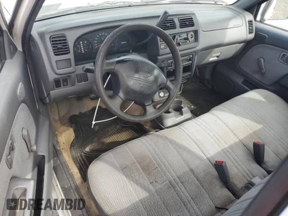 1998 Nissan Frontier XE z VIN 1N6DD21SXWC387985, wystawiony jako Copart lot #84769815 z przebiegiem 184 959 mil mil oraz Szkoda całkowita • Salvage title. Historia ofert i sprzedaży dostępna na DreamBid. Obrazek 8.