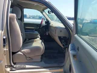 2006 Chevrolet Silverado 1500 Work Truck z VIN 1GCEK19V16E126450, wystawiony jako IAAI lot #43128725 z przebiegiem 142 969 mil mil oraz . Historia ofert i sprzedaży dostępna na DreamBid. Obrazek 5.