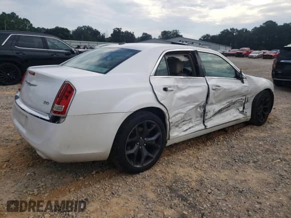 2014 Chrysler 300 с VIN 2C3CCAAG6EH307122, выставлен на аукционе Copart как лот 70677915 с пробегом 75 609 миль миль и Списание • Salvage title. История ставок и продаж доступна на DreamBid. Изображение 3.