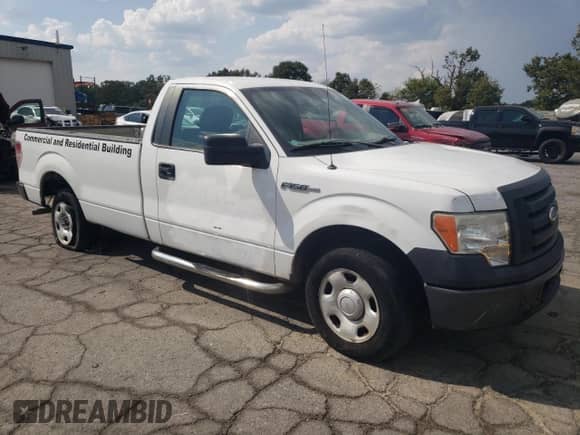 2009 Ford F-150 XL z VIN 1FTRF12W49KB73356, wystawiony jako Copart lot #81132545 z przebiegiem 156 448 mil mil oraz Szkoda całkowita • Salvage title. Historia ofert i sprzedaży dostępna na DreamBid. Obrazek 4.