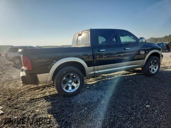 2011 Ram 1500 Laramie z VIN 1D7RV1CT7BS633290, wystawiony jako Copart lot #80481985 z przebiegiem 167 397 mil mil oraz Czysty tytuł • Clean title. Historia ofert i sprzedaży dostępna na DreamBid. Obrazek 3.