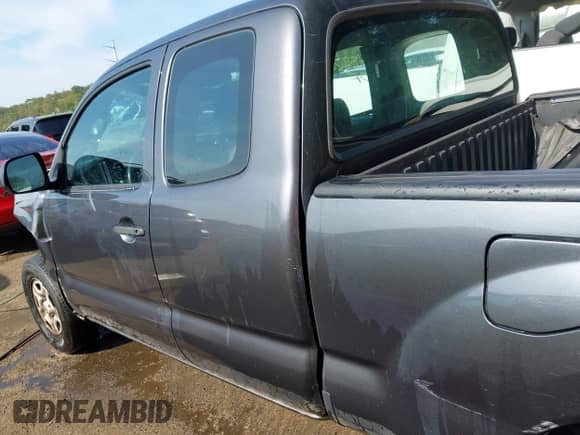 2015 Toyota Tacoma with VIN 5TFTX4CN8FX059806, listed as a IAAI auction lot 43276685 with 111,271 mi miles and . Bid and sale history available at DreamBid. Image 14.