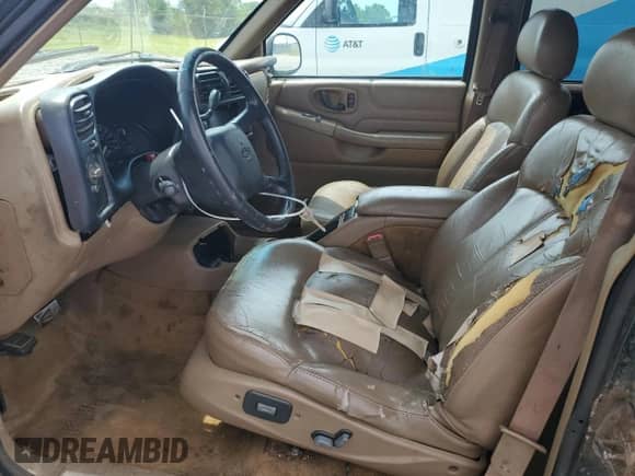 2002 Chevrolet Blazer LS z VIN 1GNCS13W72K150263, wystawiony jako Copart lot #66051005 z przebiegiem 103 669 mil mil oraz Szkoda całkowita • Salvage title. Historia ofert i sprzedaży dostępna na DreamBid. Obrazek 7.