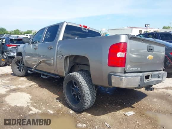 2012 Chevrolet Silverado 1500 LS z VIN 3GCPCREA0CG269854, wystawiony jako IAAI lot #42355788 z przebiegiem 171 944 mil mil oraz . Historia ofert i sprzedaży dostępna na DreamBid. Obrazek 3.