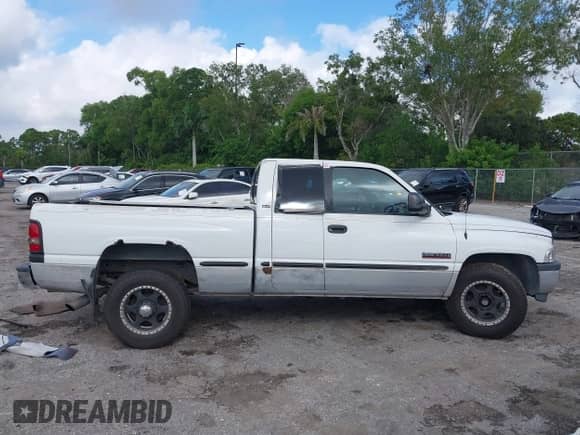 1999 Dodge 2500 with VIN 3B7KC2369XG236101, listed as a IAAI auction lot 43115445 with 267,588 mi miles and . Bid and sale history available at DreamBid. Image 13.