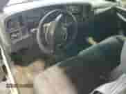 2003 Chevrolet Silverado 1500 LS z VIN 1GCEK14V33Z173927, wystawiony jako Copart lot #56017245 z przebiegiem Nie podano mil oraz Czysty tytuł • Clean title. Historia ofert i sprzedaży dostępna na DreamBid. Obrazek 8.