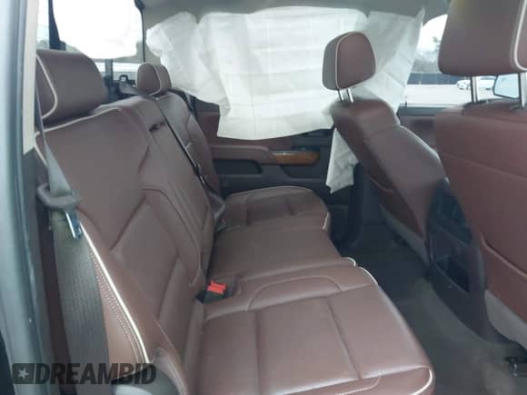 2018 Chevrolet Silverado 1500 High Country z VIN 3GCUKTEJ6JG178894, wystawiony jako IAAI lot #41606265 z przebiegiem 148 068 mil mil oraz . Historia ofert i sprzedaży dostępna na DreamBid. Obrazek 8.