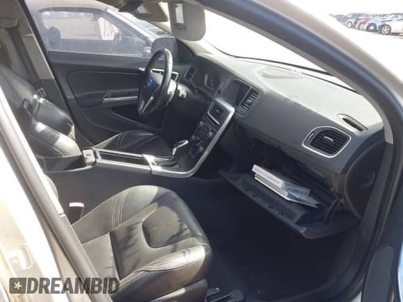 2014 Volvo S60 T5 с VIN YV1612FS2E1284271, выставлен на аукционе IAAI как лот 41634172 с пробегом 137 924 миль миль и . История ставок и продаж доступна на DreamBid. Изображение 5.