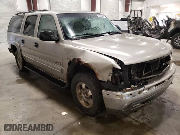 2000 Chevrolet Suburban with VIN 1GNFK16T9YJ169393, listed as a Copart auction lot 84970004 with 304,002 mi miles and Salvage title. Bid and sale history available at DreamBid. Image 4.