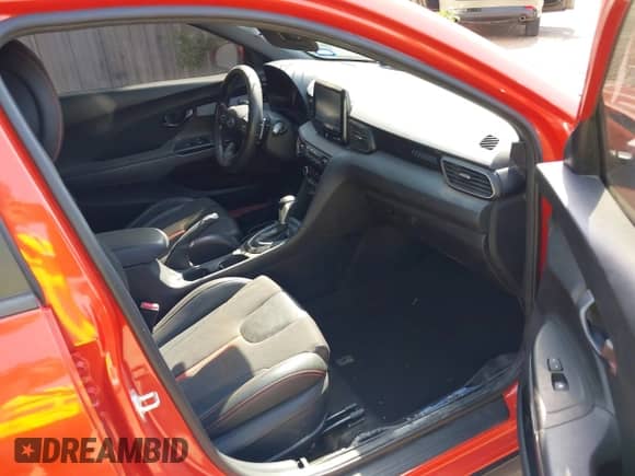 2019 Hyundai Veloster Turbo R-Spec z VIN KMHTH6AB2KU010979, wystawiony jako IAAI lot #41955901 z przebiegiem 98 581 mil mil oraz . Historia ofert i sprzedaży dostępna na DreamBid. Obrazek 5.