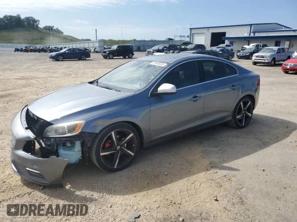 2016 Volvo S60 T5 Drive-E R-Design Special Edition с VIN YV126MFP3G2397375, выставлен на аукционе Copart как лот 81225405 с пробегом 141 569 миль миль и На запчасти • Non repairable. История ставок и продаж доступна на DreamBid. Изображение 1.