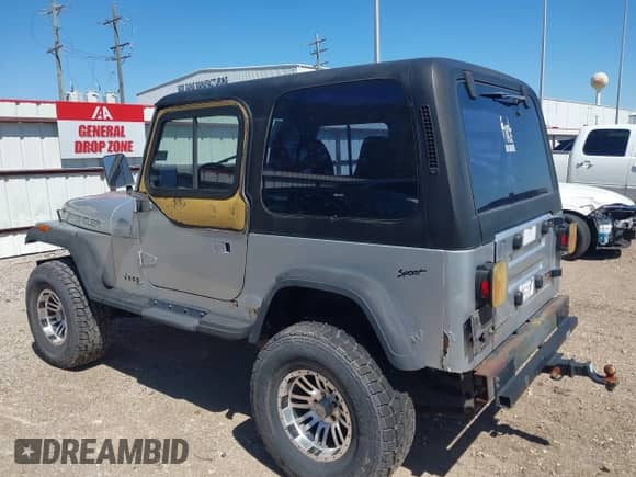 1994 Jeep Wrangler S с VIN 1J4FY19P9RP438376, выставлен на аукционе IAAI как лот 41751057 с пробегом 165 407 миль миль и . История ставок и продаж доступна на DreamBid. Изображение 3.