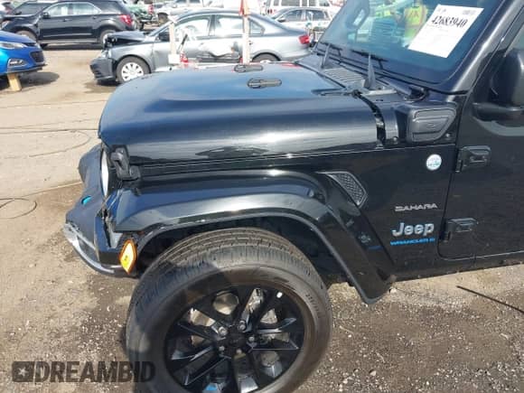 2023 Jeep Wrangler Sahara with VIN 1C4JJXP62PW628735, listed as a IAAI auction lot 42683940 with 46,534 mi miles and . Bid and sale history available at DreamBid. Image 18.