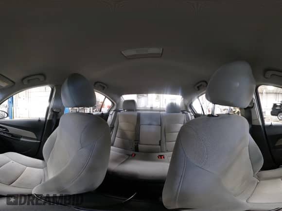 2013 Chevrolet Cruze 1LT z VIN 1G1PC5SB2D7316927, wystawiony jako IAAI lot #43012100 z przebiegiem 136 261 mil mil oraz . Historia ofert i sprzedaży dostępna na DreamBid. Obrazek 18.