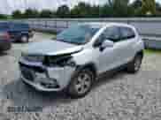 2022 Chevrolet Trax LS с VIN KL7CJKSM7NB556157, выставлен на аукционе Copart как лот 62329155 с пробегом 54 209 миль миль и Списание • Salvage title. История ставок и продаж доступна на DreamBid. Изображение 1.