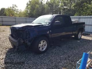 2008 Chevrolet Silverado 1500 1LT z VIN 2GCEK190381265469, wystawiony jako Copart lot #70589445 z przebiegiem 175 189 mil mil oraz Szkoda całkowita • Salvage title. Historia ofert i sprzedaży dostępna na DreamBid. Obrazek 1.