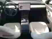 2022 Tesla Model Y Long Range z VIN 7SAYGDEEXNF355456, wystawiony jako Copart lot #85502145 z przebiegiem 62 023 mil mil oraz Szkoda całkowita • Salvage title. Historia ofert i sprzedaży dostępna na DreamBid. Obrazek 8.