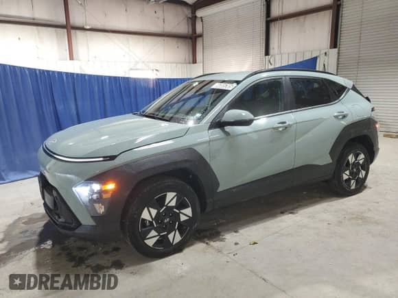 2024 Hyundai Kona SEL с VIN KM8HBCAB5RU145485, выставлен на аукционе Copart как лот 86885305 с пробегом 40 941 миль миль и Чистый • Clean title. История ставок и продаж доступна на DreamBid. Изображение 1.