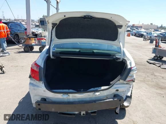 2019 Toyota Corolla L с VIN 5YFBURHE9KP898222, выставлен на аукционе IAAI как лот 43021912 с пробегом 86 646 миль миль и . История ставок и продаж доступна на DreamBid. Изображение 17.