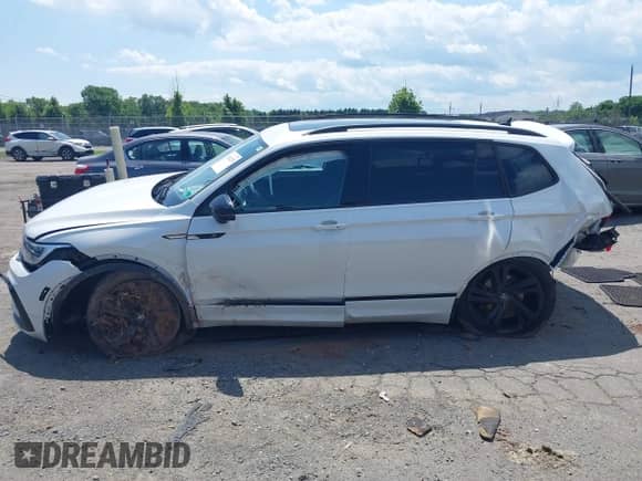 2024 Volkswagen Tiguan SE R-Line Black с VIN 3VV8B7AX6RM058451, выставлен на аукционе IAAI как лот 42562255 с пробегом 14 890 миль миль и . История ставок и продаж доступна на DreamBid. Изображение 13.