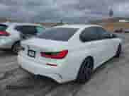 2021 BMW 3 Series 330e xDrive z VIN WBA5P9C00MFK93416, wystawiony jako IAAI lot #41525725 z przebiegiem 24 831 mil mil oraz . Historia ofert i sprzedaży dostępna na DreamBid. Obrazek 4.