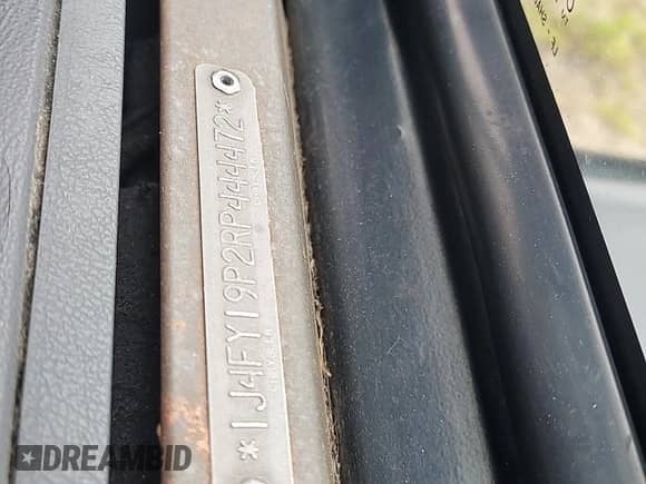 1994 Jeep Wrangler S с VIN 1J4FY19P2RP444472, выставлен на аукционе Copart как лот 80020505 с пробегом 168 245 миль миль и Списание • Salvage title. История ставок и продаж доступна на DreamBid. Изображение 13.