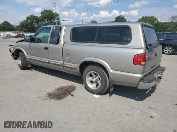2003 Chevrolet S-10 LS z VIN 1GCCS19X238113452, wystawiony jako Copart lot #67312225 z przebiegiem 114 942 mil mil oraz Szkoda całkowita • Salvage title. Historia ofert i sprzedaży dostępna na DreamBid. Obrazek 2.