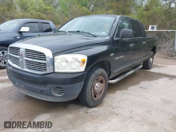 2007 Dodge 1500 SLT z VIN 3D7KR19D77G842727, wystawiony jako IAAI lot #41909108 z przebiegiem 202 619 mil mil oraz . Historia ofert i sprzedaży dostępna na DreamBid. Obrazek 2.
