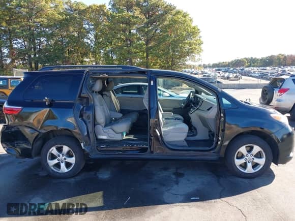 2016 Toyota Sienna LE with VIN 5TDKK3DCXGS761666, listed as a IAAI auction lot 43476094 with 209,689 mi miles and . Bid and sale history available at DreamBid. Image 14.