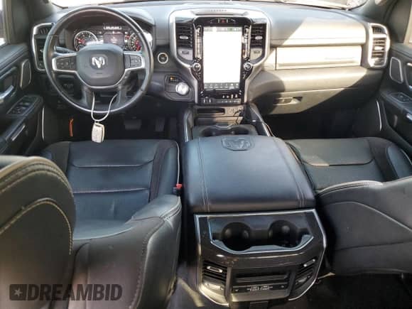 2022 Ram 1500 Laramie z VIN 1C6RREJM2NN187447, wystawiony jako Copart lot #76996394 z przebiegiem 62 811 mil mil oraz Szkoda całkowita • Salvage title. Historia ofert i sprzedaży dostępna na DreamBid. Obrazek 8.