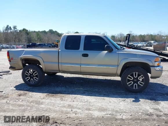 2003 GMC Sierra 1500 SLT z VIN 1GTEK19TX3E107129, wystawiony jako IAAI lot #41747356 z przebiegiem 267 536 mil mil oraz . Historia ofert i sprzedaży dostępna na DreamBid. Obrazek 14.