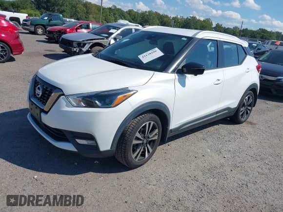 2020 Nissan Kicks SR z VIN 3N1CP5DV7LL533937, wystawiony jako IAAI lot #43138106 z przebiegiem 54 840 mil mil oraz . Historia ofert i sprzedaży dostępna na DreamBid. Obrazek 2.
