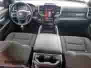 2021 Ram 1500 Big Horn z VIN 1C6RREFT5MN684216, wystawiony jako Copart lot #70732315 z przebiegiem 76 077 mil mil oraz Szkoda całkowita • Salvage title. Historia ofert i sprzedaży dostępna na DreamBid. Obrazek 8.