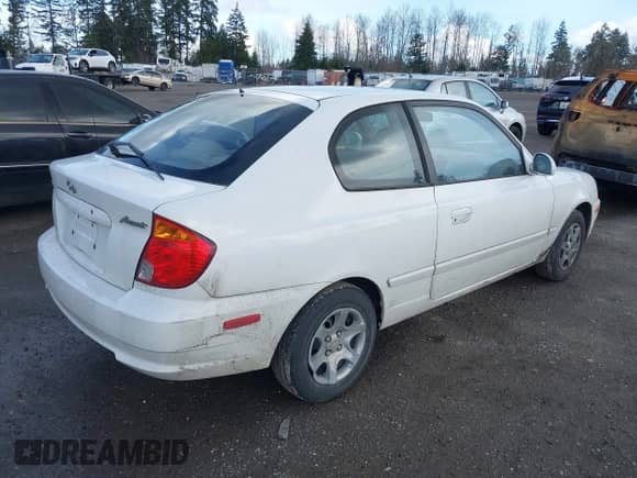 2004 Hyundai Accent GL z VIN KMHCG35C74U303431, wystawiony jako IAAI lot #41725717 z przebiegiem 211 893 mil mil oraz . Historia ofert i sprzedaży dostępna na DreamBid. Obrazek 4.