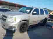 2008 Chevrolet Tahoe z VIN 1GNFC13508R215231, wystawiony jako IAAI lot #42958924 z przebiegiem 285 242 mil mil oraz . Historia ofert i sprzedaży dostępna na DreamBid. Obrazek 2.