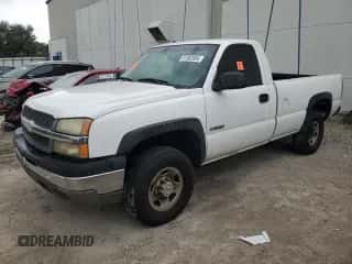 2003 Chevrolet Silverado 2500 Work Truck с VIN 1GCGC24UX3Z308498, выставлен на аукционе Copart как лот 81562004 с пробегом 185 734 миль миль и Списание • Salvage title. История ставок и продаж доступна на DreamBid. Изображение 1.