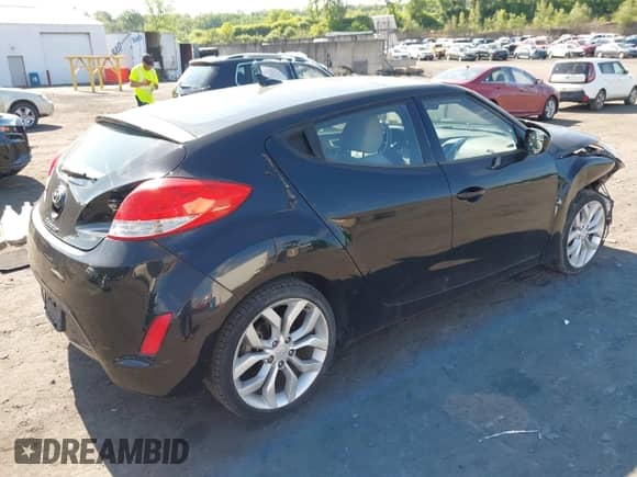 2012 Hyundai Veloster w/Black Int с VIN KMHTC6AD8CU046547, выставлен на аукционе IAAI как лот 42388735 с пробегом 12 884 миль миль и . История ставок и продаж доступна на DreamBid. Изображение 4.