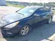 2013 Hyundai Sonata Limited z VIN 5NPEC4AC5DH675946, wystawiony jako IAAI lot #43042846 z przebiegiem 166 357 mil mil oraz . Historia ofert i sprzedaży dostępna na DreamBid. Obrazek 2.