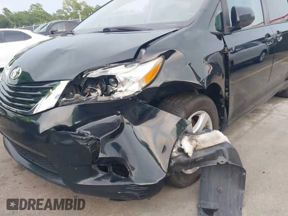 2017 Toyota Sienna LE Auto Access Seat с VIN 5TDKZ3DC4HS879967, выставлен на аукционе IAAI как лот 42680163 с пробегом 136 047 миль миль и . История ставок и продаж доступна на DreamBid. Изображение 6.