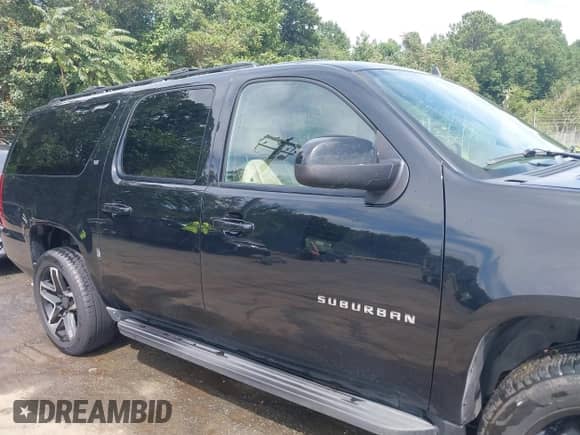 2011 Chevrolet Suburban LT z VIN 1GNSCJE05BR309175, wystawiony jako IAAI lot #43040737 z przebiegiem 183 443 mil mil oraz . Historia ofert i sprzedaży dostępna na DreamBid. Obrazek 13.