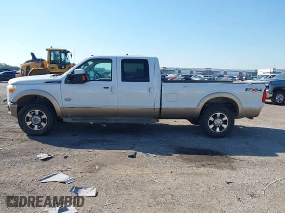 2011 Ford F-250 XL z VIN 1FT7W2BT3BEB53266, wystawiony jako IAAI lot #43318800 z przebiegiem 355 732 mil mil oraz . Historia ofert i sprzedaży dostępna na DreamBid. Obrazek 14.
