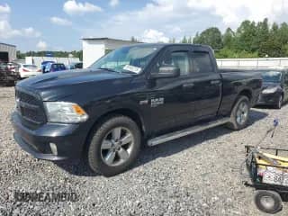 2019 Ram 1500 Tradesman z VIN 1C6RR6FT9KS572524, wystawiony jako Copart lot #69806215 z przebiegiem 132 195 mil mil oraz Szkoda całkowita • Salvage title. Historia ofert i sprzedaży dostępna na DreamBid. Obrazek 1.